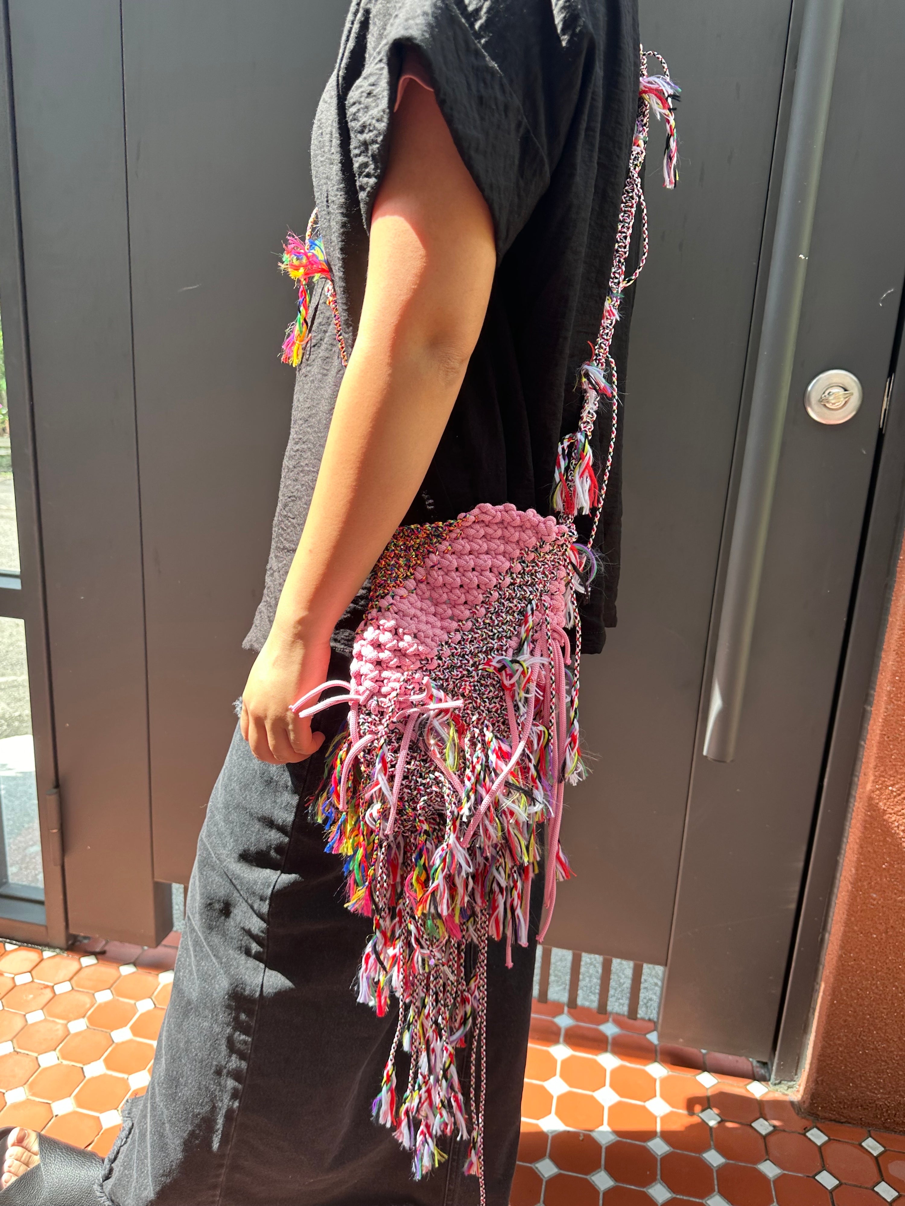 粉紅編織蓄鬚包 Pinky pinky Macrame Fringe Bag M